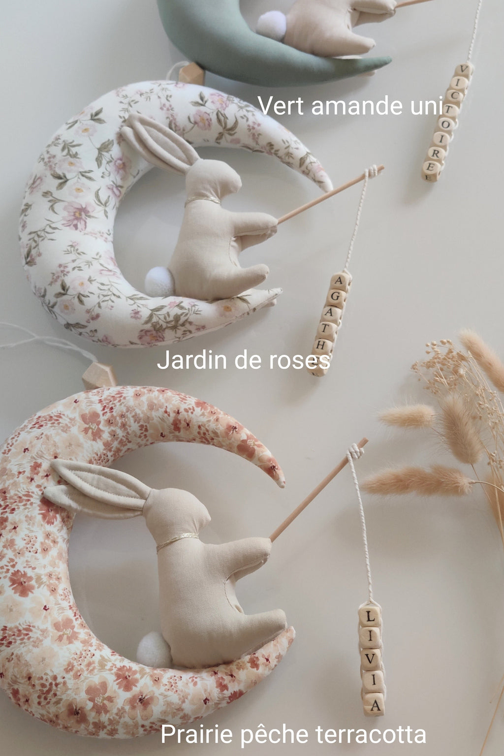 Personnage sur sa lune avec prénom - 100% Personnalisable