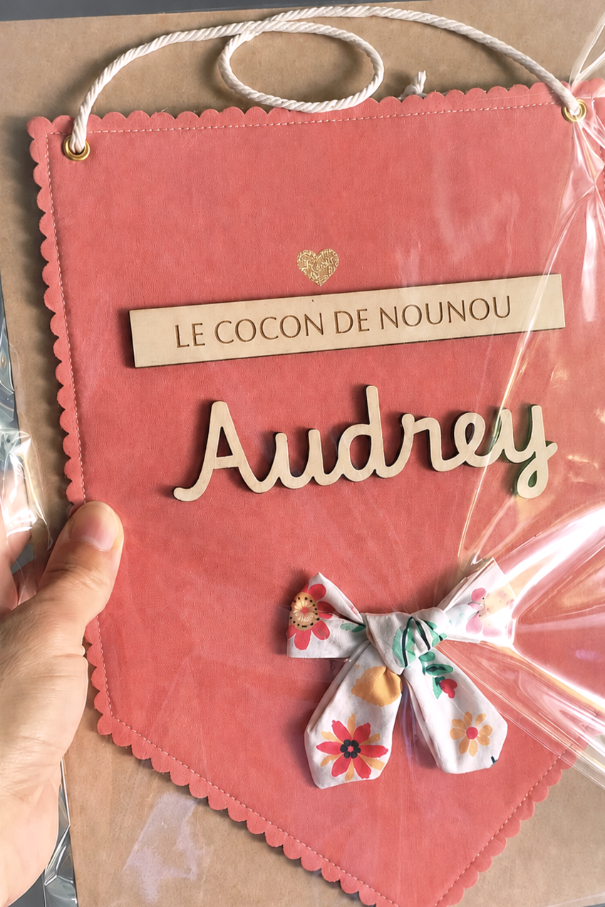 Fanion personnalisé Maîtresse & Nounou - Petit nœud 🎀