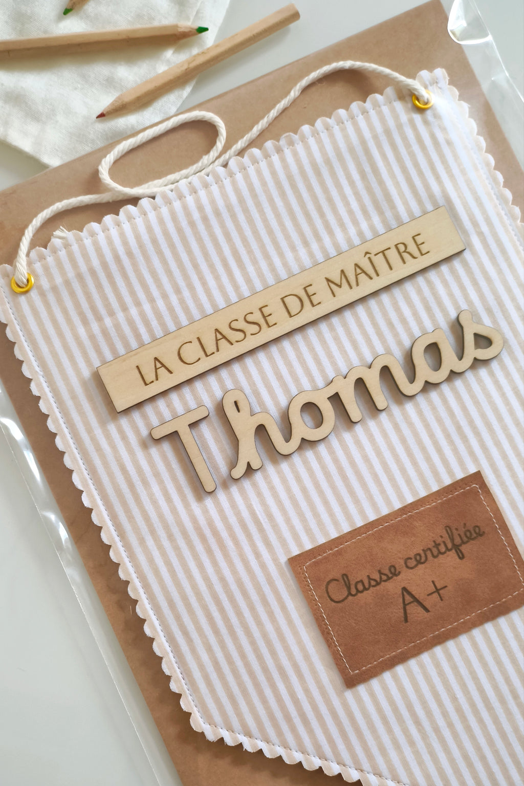 Fanion personnalisé Maître - Beige & Cuir ✏️