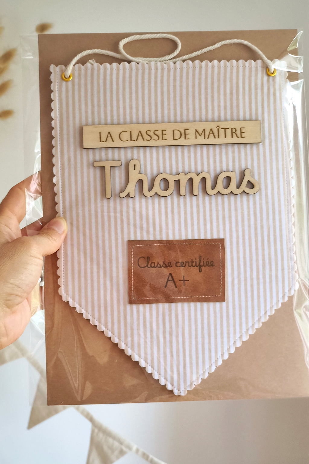 Fanion personnalisé Maître - Beige & Cuir ✏️