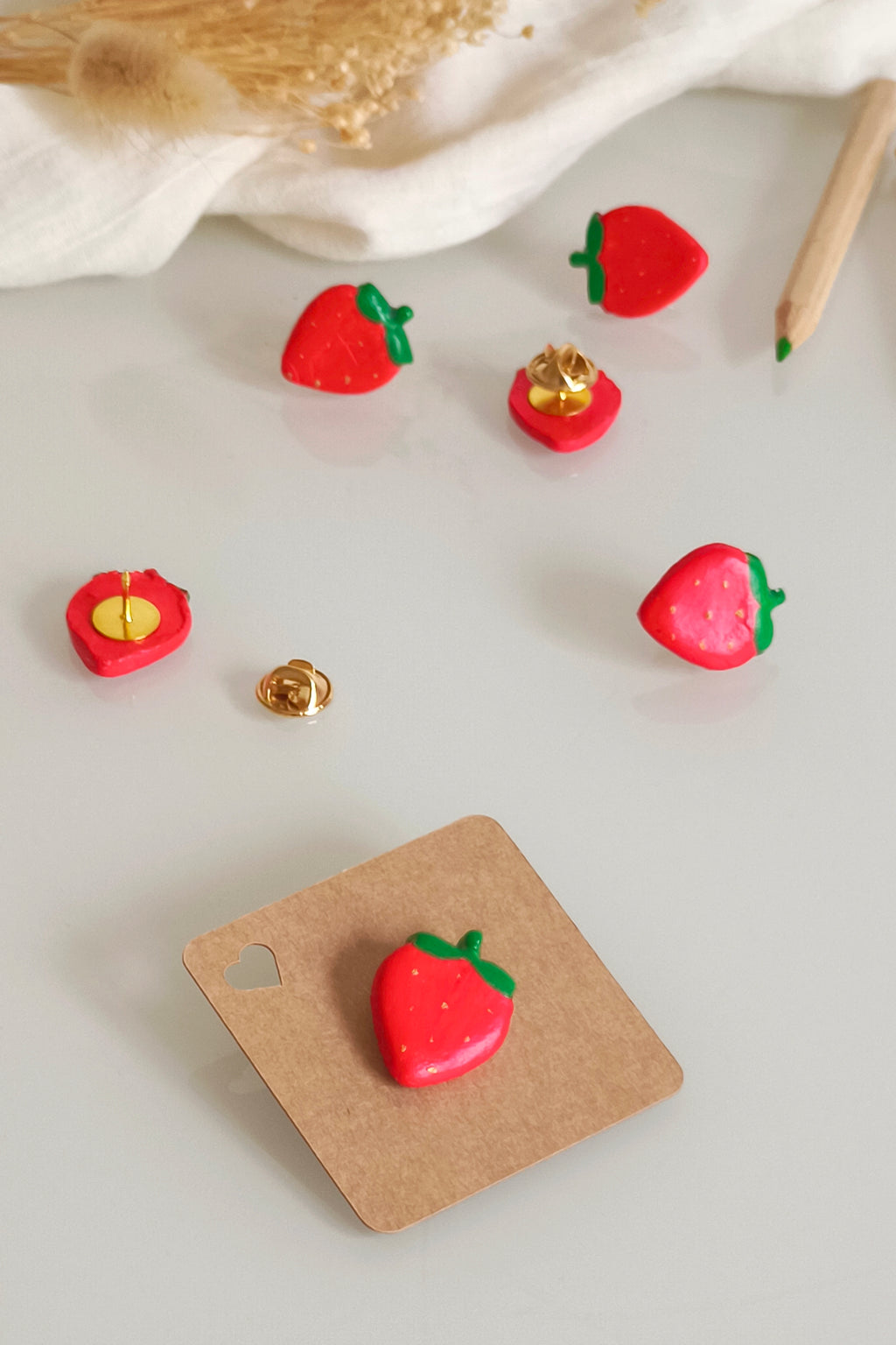 Pin's Fraise 🍓 - Cadeau Maîtresse & Nounou