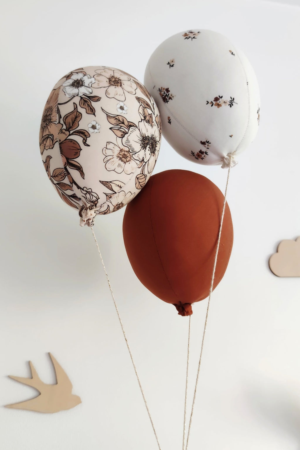 Lapin & ballons - Brown Flowers